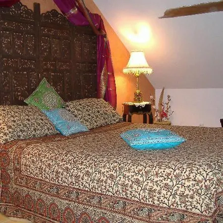 Logis Deritel Bed & Breakfast Montsûrs