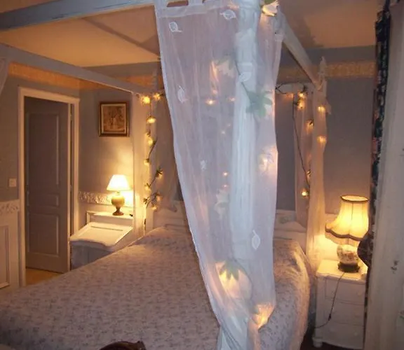 Alojamento de Acomodação e Pequeno-almoço Logis Deritel Montsûrs