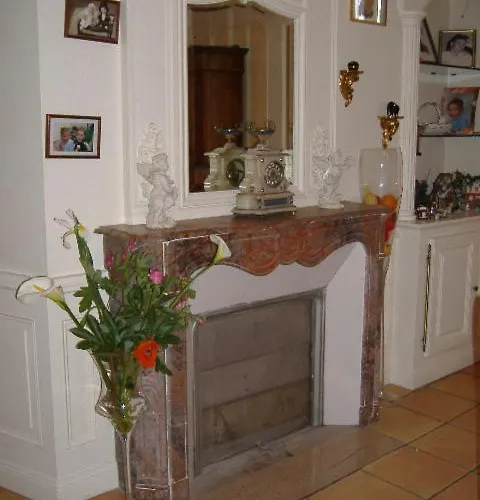 Alojamento de Acomodação e Pequeno-almoço Logis Deritel Montsûrs