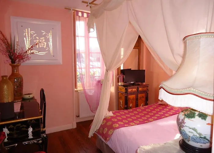 Logis Deritel Alojamento de Acomodação e Pequeno-almoço Montsûrs